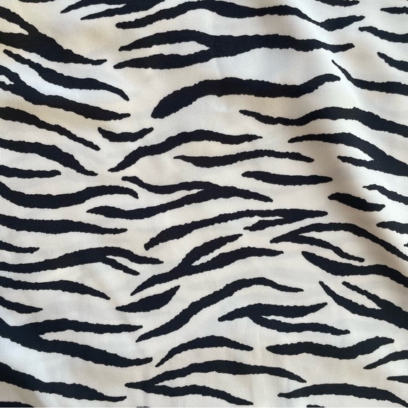 Banana Republic Zebra Blouse Size XS - Picture 4 of 12
